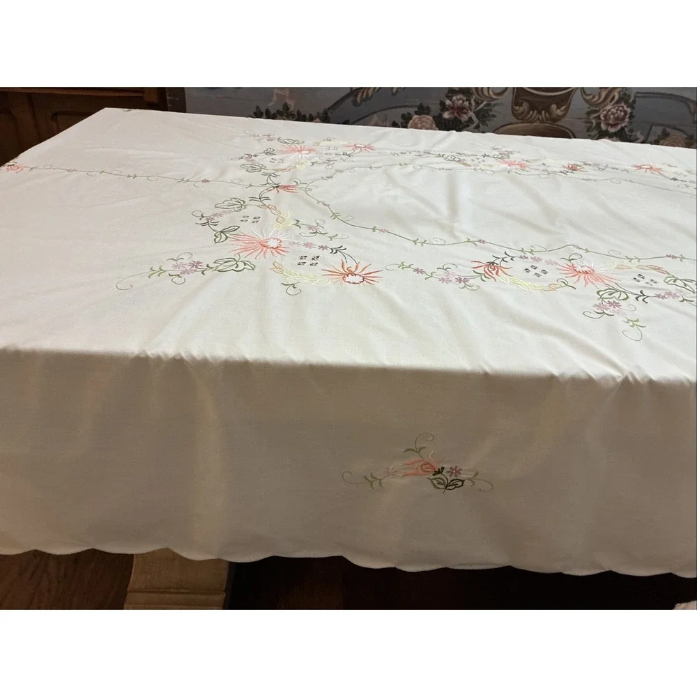VTG Embroidered Tablecloth & 8 Napkins Cream  Cotton 64x80